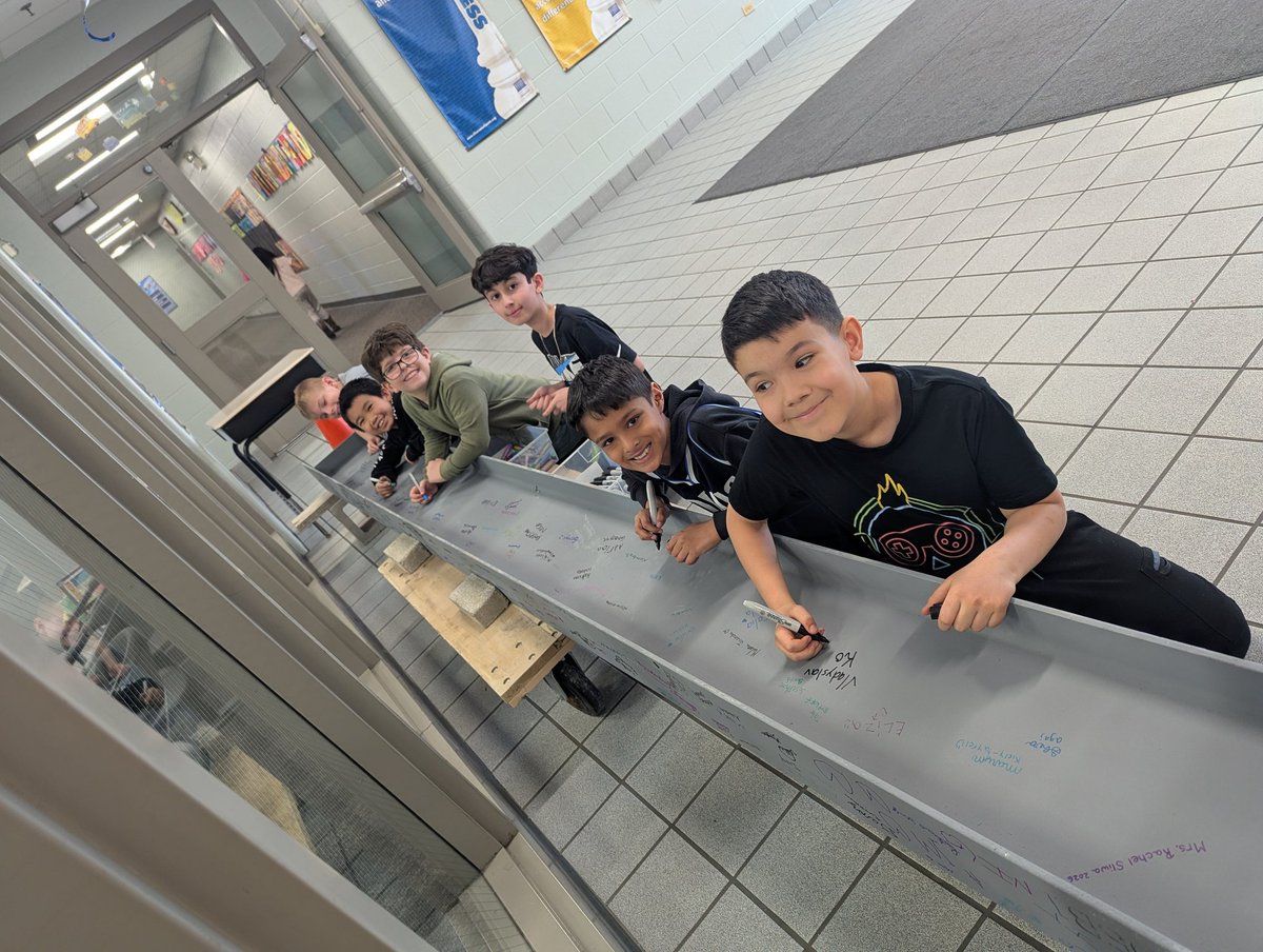 Mrs. Holm tweet media