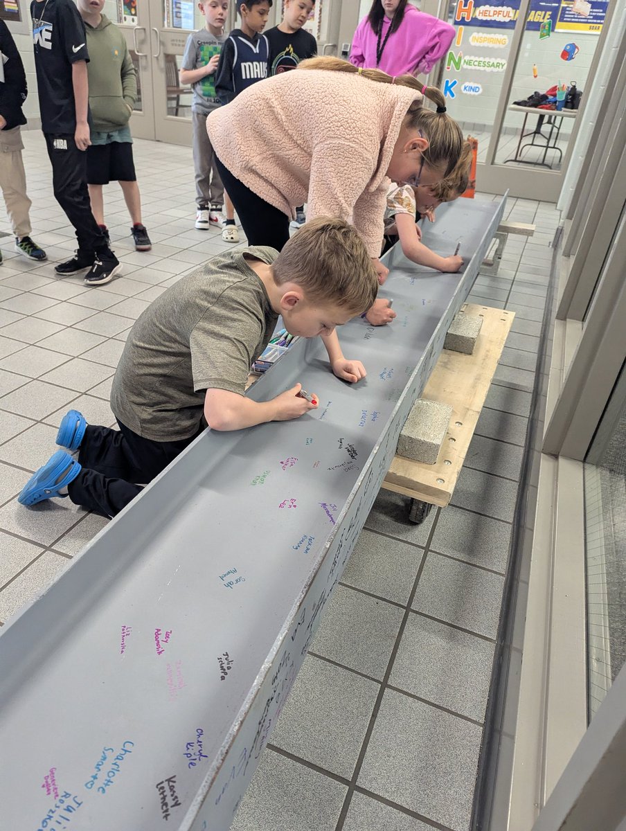 Mrs. Holm tweet media