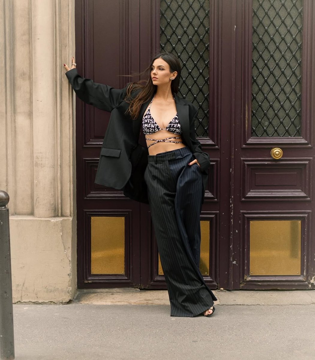 💛 ┊ made for the camera ‧₊˚ 🌻