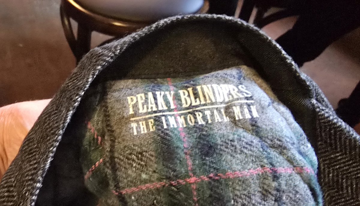 peskyblunders's tweet image. Finally got my own Peaky cap. Plus some branded playing cards.
At the Newington Temple pub in Liverpool for a free drink on Tommy Shelby!
#Liverpool #peakyblinders #peakyblindersimmortalman  #immortalman #netflix