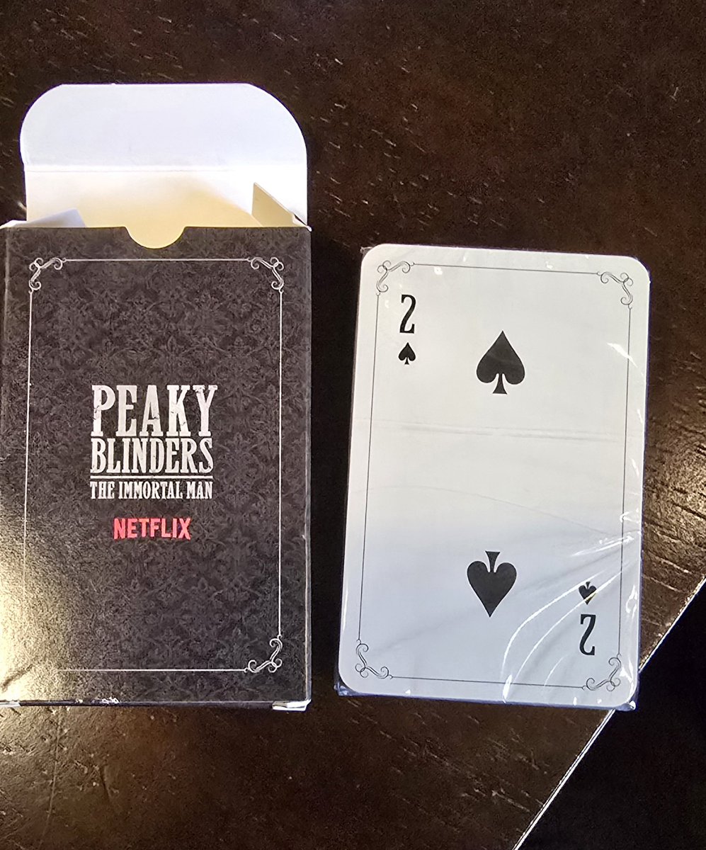 peskyblunders's tweet image. Finally got my own Peaky cap. Plus some branded playing cards.
At the Newington Temple pub in Liverpool for a free drink on Tommy Shelby!
#Liverpool #peakyblinders #peakyblindersimmortalman  #immortalman #netflix