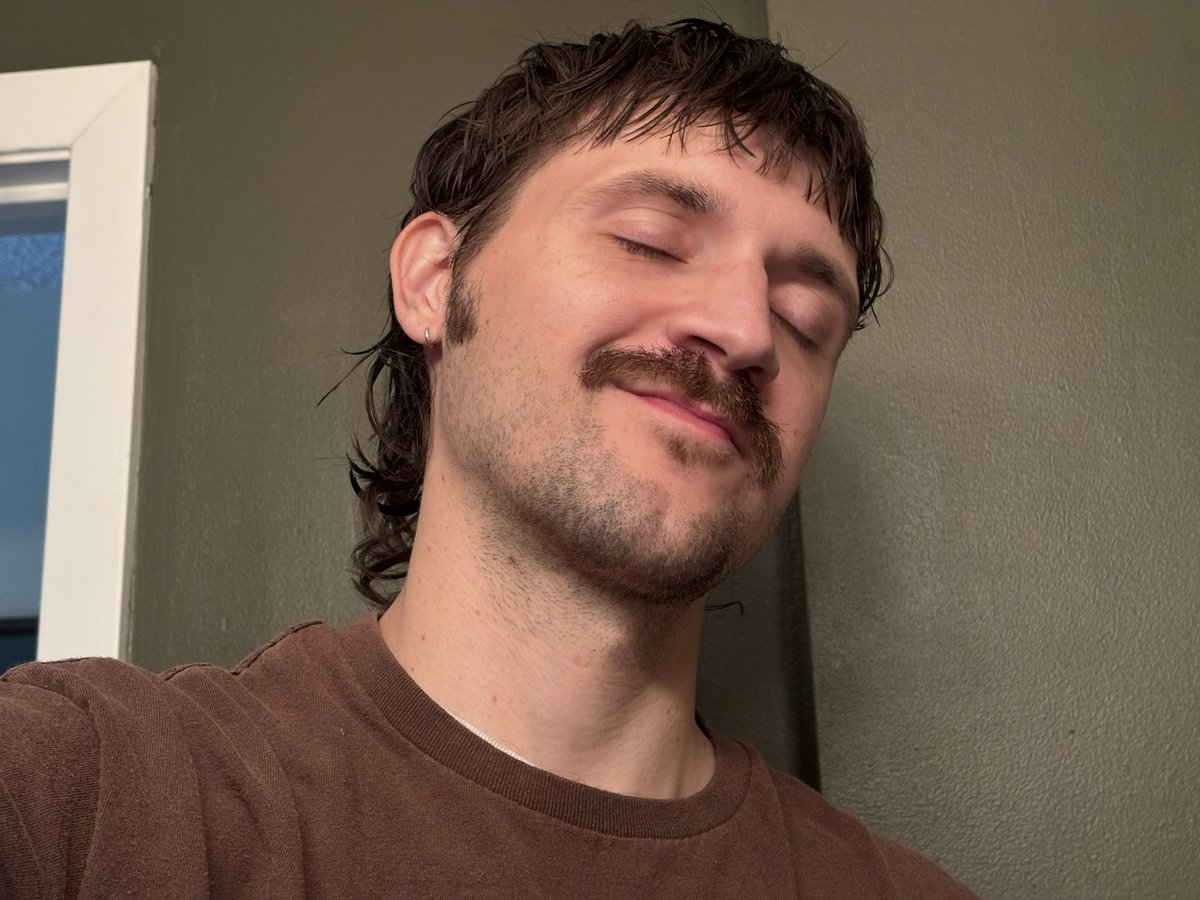 3gunner333's tweet photo. Back to the mullet hairstyle https://t.co/ZRYa9JdkVz