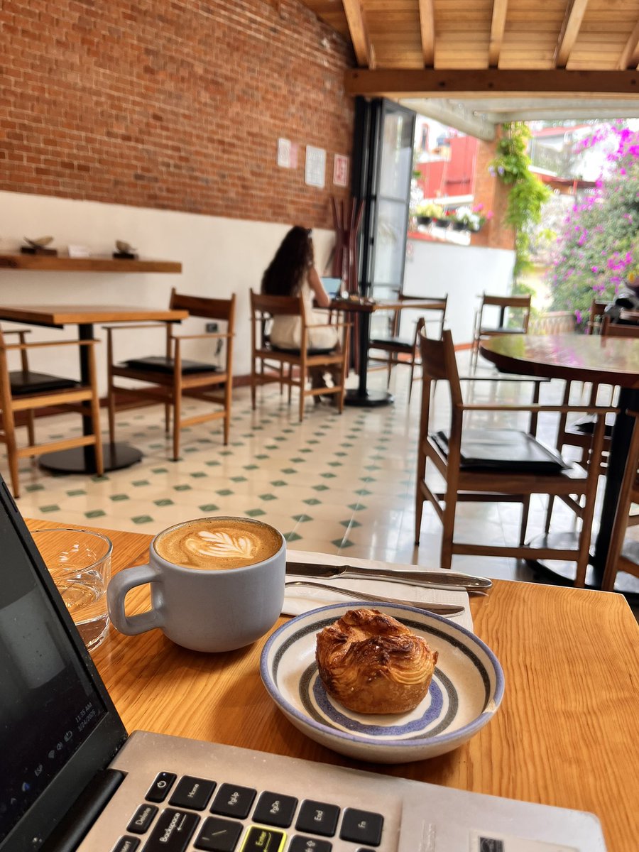 perrito barista tweet media