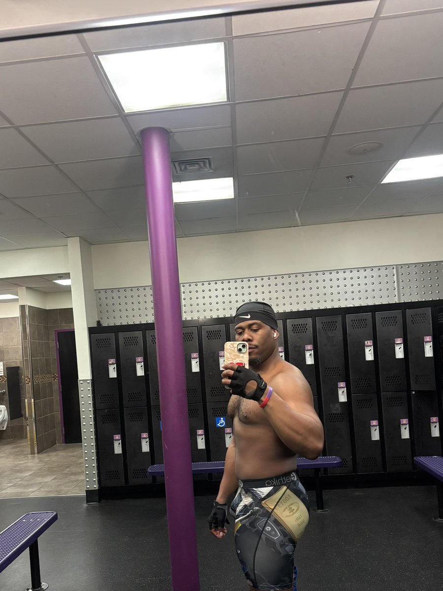 IG: @nelly.nelss_ tweet media