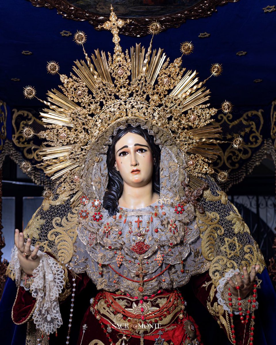 HdadGitanosGR's tweet photo. Vestimenta | María Santísima del Sacromonte ya se encuentra en su paso de palio, ataviada para  un nuevo Miércoles Santo de 2026, por D. Javier Núñez Iglesias.

María Santísima del Sacromonte, ruega por nosotros.

📸: @ObjetivoCofrGR https://t.co/jfWOHjavTy