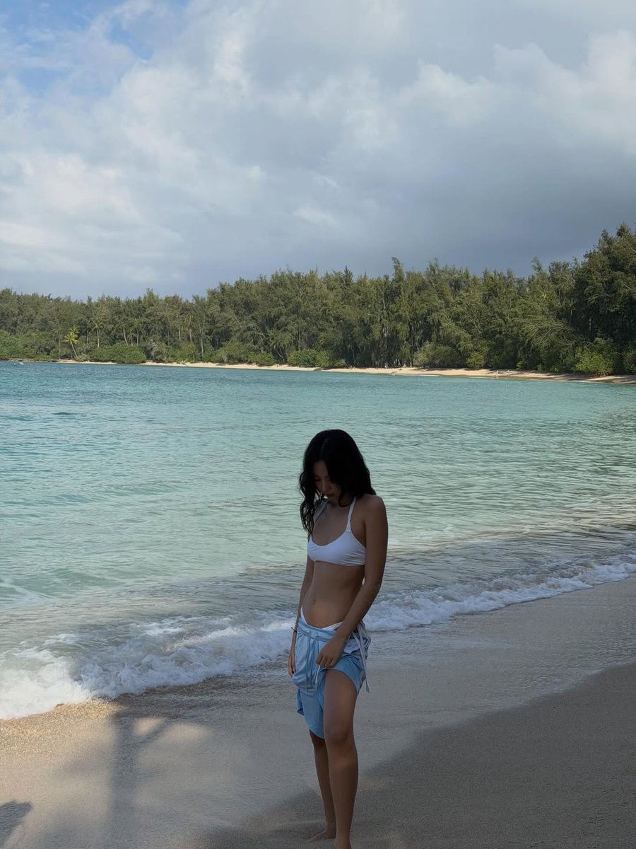 NEWSJENNlE's tweet photo. 📸 260327 #JENNIE IG update

JENNIE x Frankies!!!! can’t wait for you all to see the collection @/frankiesbikinis ⭐️⭐️⭐️coming april 2nd https://t.co/oJl3jRwhET