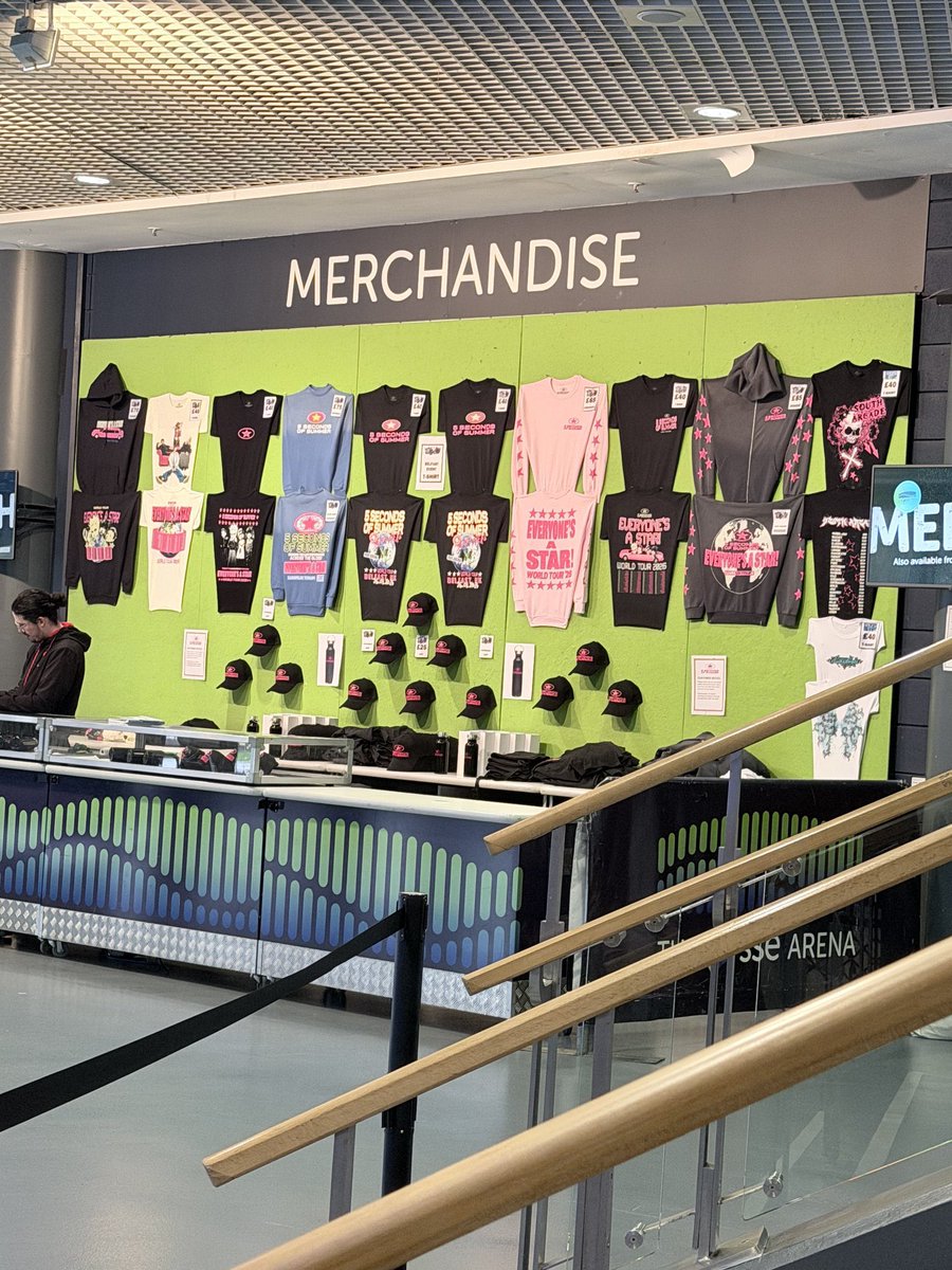 5SOS UPDATES ★ tweet media