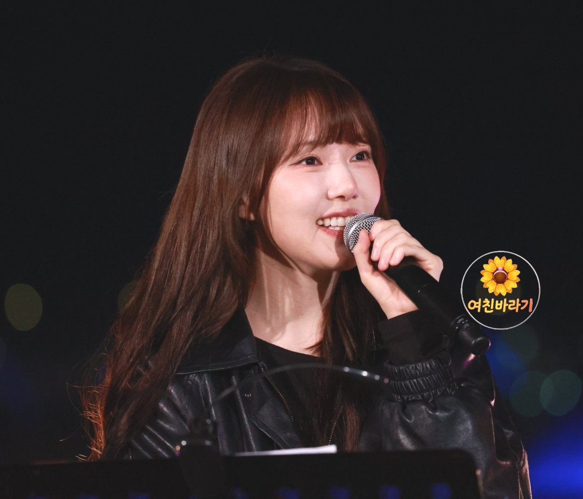 GF72008534's tweet image. 260326 #preview 예린(YERIN) 광안비치파크 더리슨 #YERIN #정예린 #예린(@YERIN_OFFICIAL_) 오늘의 예린이는 완전 순딩순딩 고양이 🐱 여신! 많은 관객분들 앞에서 천사 👼 같은 목소리로 노래하는 모습 넘 예뻤어~ 우린이들 함성소리 듣고 행복한 하루 기억되었으면 해! 오늘도 좋은 하루 보내~ 💛