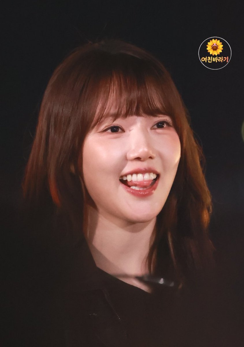 GF72008534's tweet image. 260326 #preview 예린(YERIN) 광안비치파크 더리슨 #YERIN #정예린 #예린(@YERIN_OFFICIAL_) 오늘의 예린이는 완전 순딩순딩 고양이 🐱 여신! 많은 관객분들 앞에서 천사 👼 같은 목소리로 노래하는 모습 넘 예뻤어~ 우린이들 함성소리 듣고 행복한 하루 기억되었으면 해! 오늘도 좋은 하루 보내~ 💛