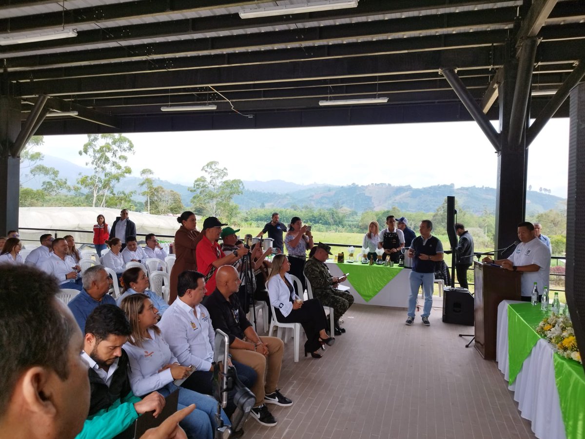 Cámara de Comercio del Huila tweet media