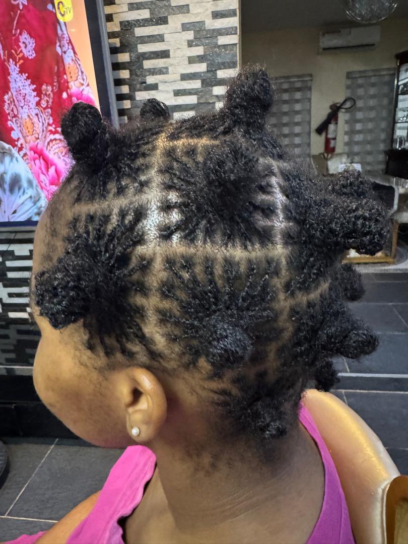 Combsbytolani tweet media