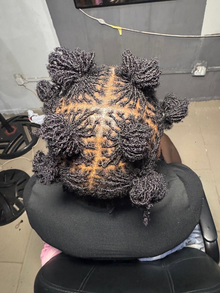 Combsbytolani tweet media