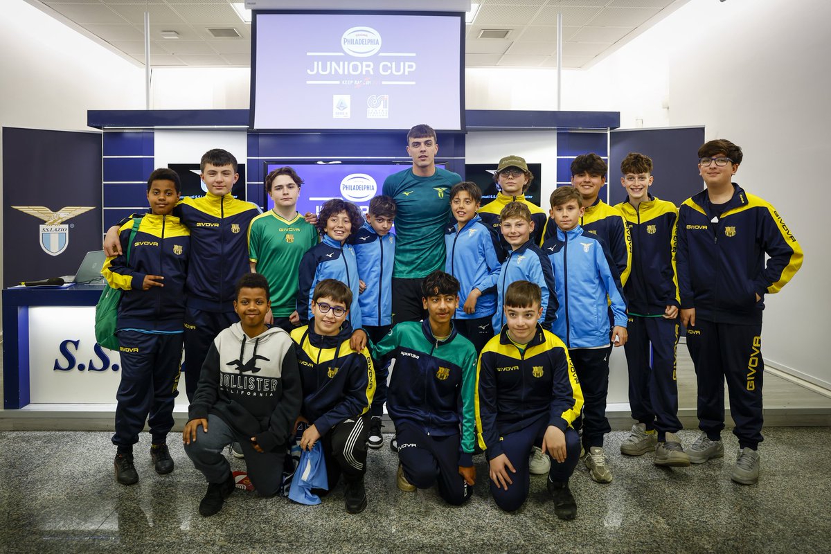 CSInazionale's tweet photo. Con Daniel Maldini i ragazzi della #PhiladelphiaJuniorCup e del settore giovanile della @OfficialSSLazio hanno parlato dell’importanza di rispettare sempre gli avversari, in uno sport che deve essere prima di tutto luogo di incontro e confronto 🦅
#KeepRacismOut | #IlCalcioèAmicizia