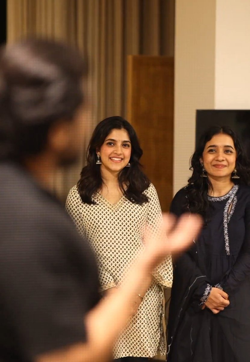 HariKrrish_offl's tweet photo. Their expressions say it all! ❤️
The only Actor with most fan-girls within this industry itself..

@Suriya_offl 💎🔥 https://t.co/oAGWyeLRFq