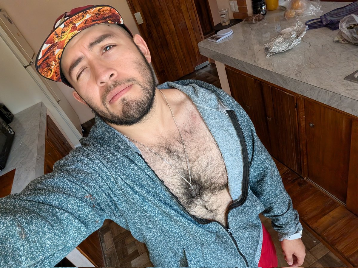 Hoy no tenía muchas ganas de ir a entrenar, pero bueno, ya fui, ahora a lidiar con preparar el desayuno, solo quiero dormir y no saber nada
