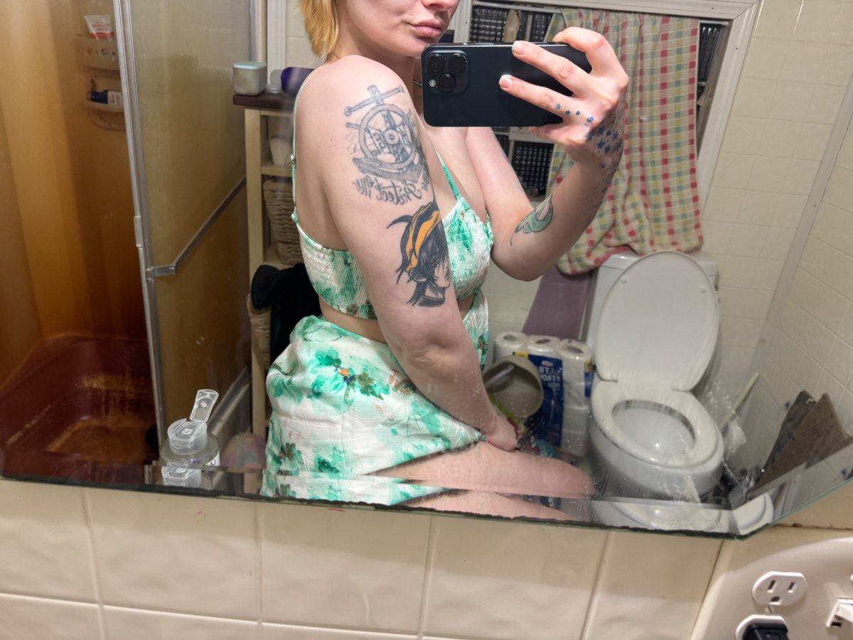 Ms_KayKaution21's tweet photo. @haplesswallet That’s untrue. I’m a woman and I’m very very very very much not a catfish. https://t.co/ZwXd4KpaX6