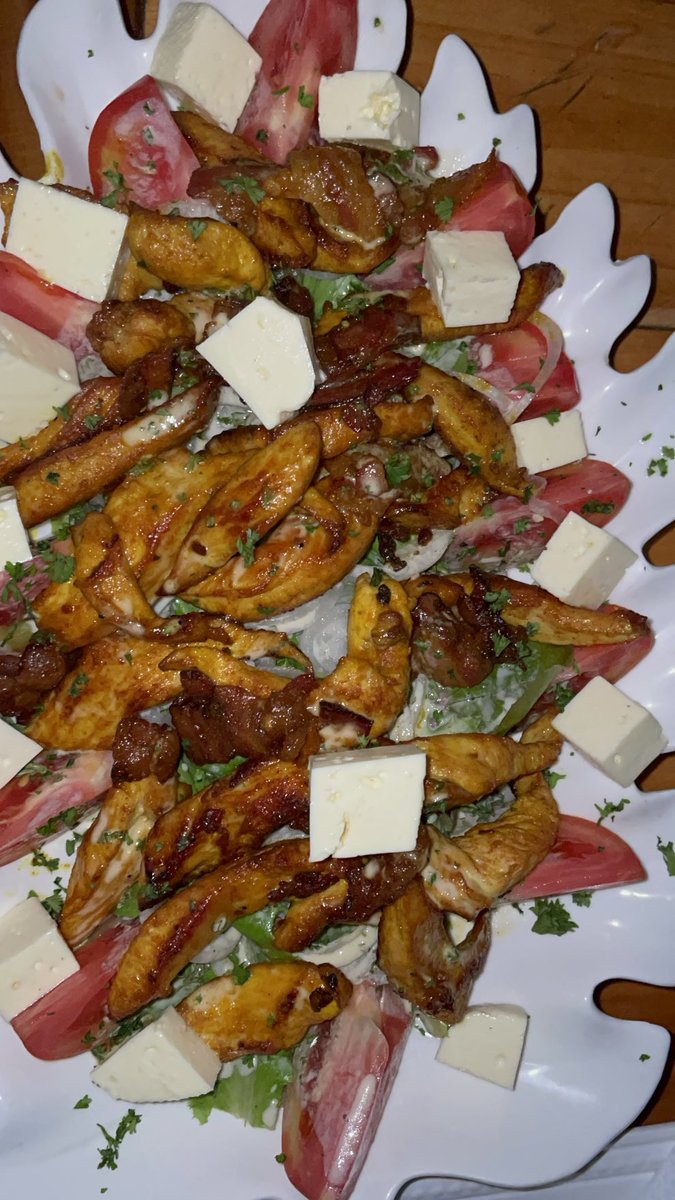 Aba connaisseur, murihe level 4???
Fais comme si tu commandais ce plat en donnant le nom et le restaurant. celle ou celui qui passe la Bonne commande en premier, le plat  lui sera livré gratuitement.
#bazaniinyishu 
#bujumbura