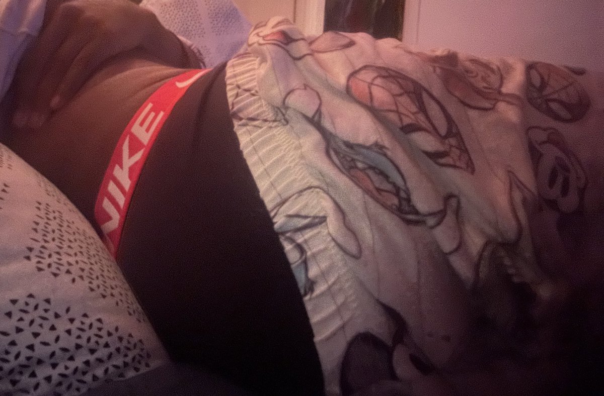 who comin to take em off me? (I wanna see yall diccs spit nut show me sumnn)