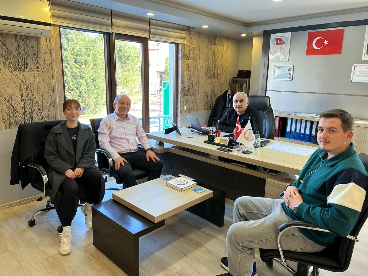 3+1 Eğitim Modeli kapsamında iş yeri uygulama ziyaretlerimizi sürdürüyoruz.
Bugün Bartın Tapu Müdürlüğünde Sn. İdris Çiçek ve Bartın LİHKAB sahibi Sn. Hüseyin Uçkun ile öğrencilerimizin süreçteki gelişimlerini değerlendirdik.
Teorinin sahadaki karşılığını görmek gurur verici.