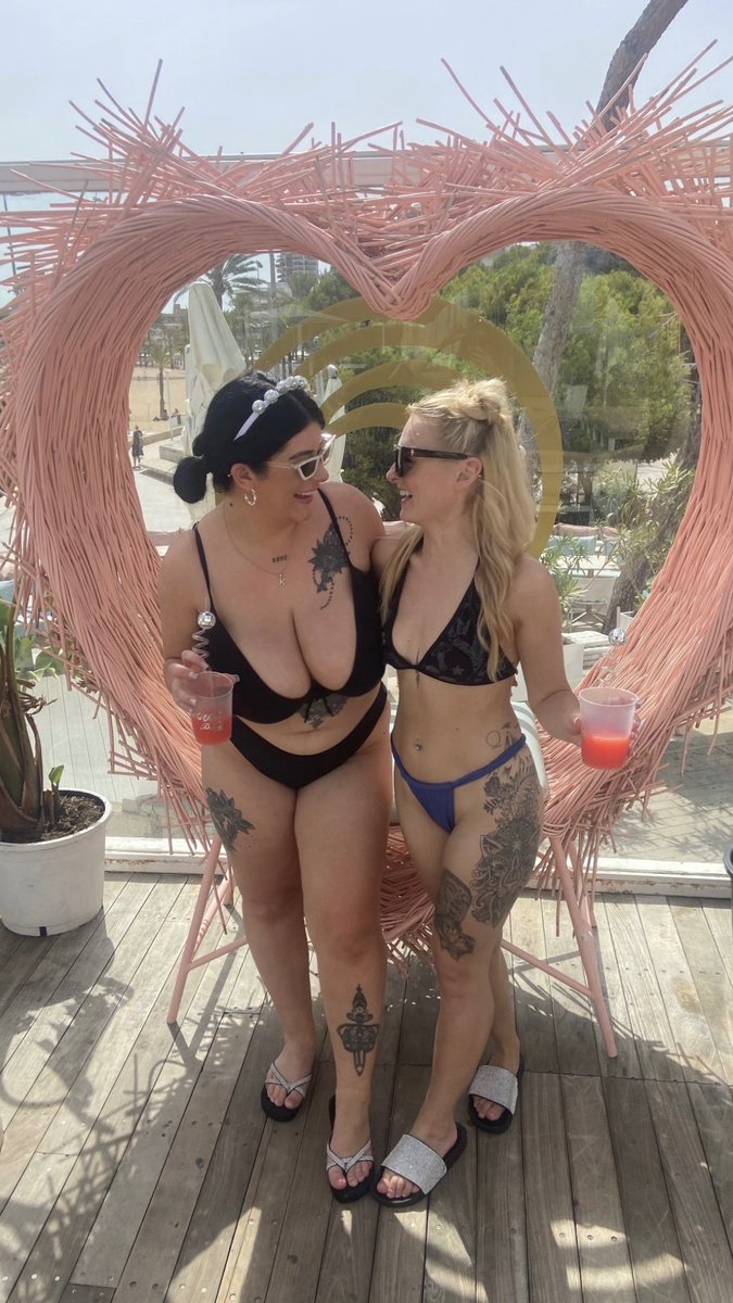 GoddessCharUK's tweet photo. who wants to chat with me and my bestie? DMs are open 👀 https://t.co/OPjVhDaBLs