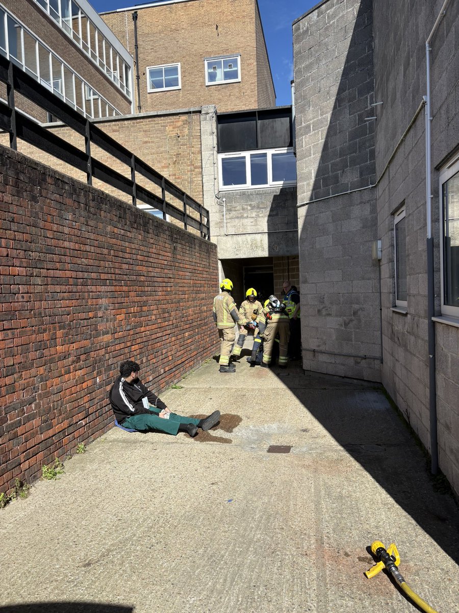 samdally's tweet photo. Train hard, fight easy - cracking day with @sgulparamedics @SurreyPolice @LondonFire @Ldn_Ambulance https://t.co/sVq32Cbk8p