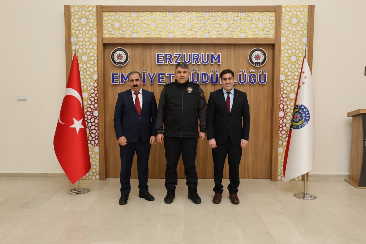 YAKUPEFE_'s tweet photo. Erzurum İl Emniyet Müdürümüz Sn Onur Karaburun'u makamında ziyaret ettik. 

Nazik kabulleri için kendilerine teşekkür ediyor, hayırlı olsun dileklerimizi iletiyoruz.
@EmniyetErzurum https://t.co/w3NYePapmF