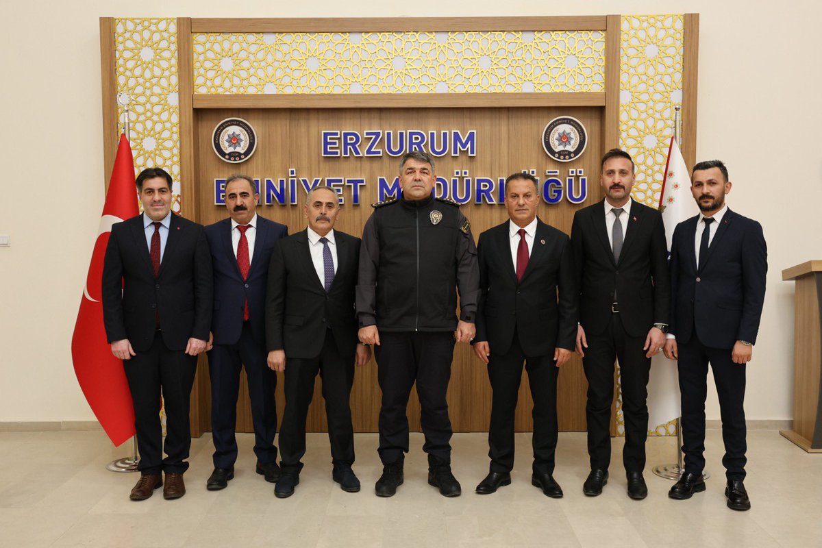 YAKUPEFE_'s tweet photo. Erzurum İl Emniyet Müdürümüz Sn Onur Karaburun'u makamında ziyaret ettik. 

Nazik kabulleri için kendilerine teşekkür ediyor, hayırlı olsun dileklerimizi iletiyoruz.
@EmniyetErzurum https://t.co/w3NYePapmF