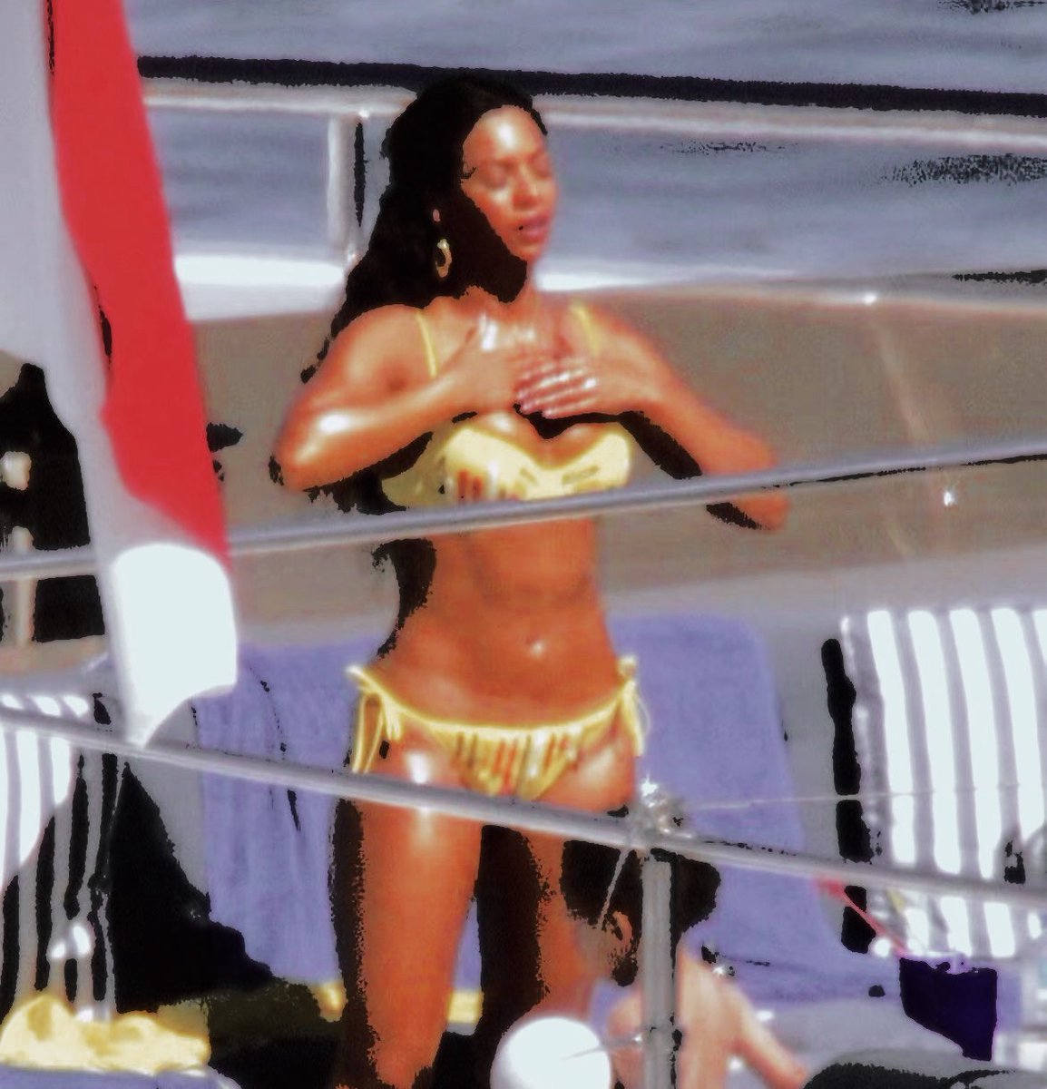 laikabased's tweet photo. . . .  seems like you get these photos faster than the paparazzi, * reader! https://t.co/zsxfxu1uf7