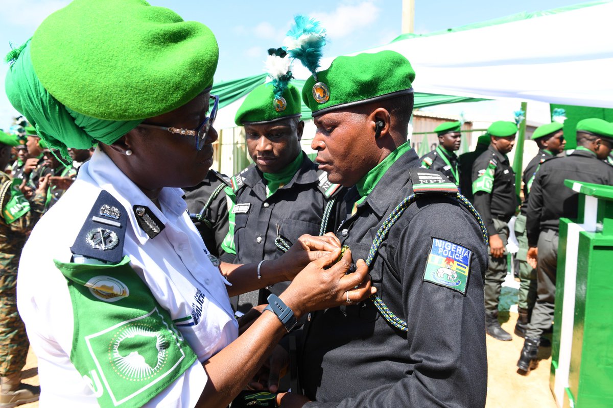 aussom_'s tweet photo. Today in #Mogadishu, #AUSSOM awarded 160 Nigeria Formed Police Unit (NFPU-13) officers with @_AfricanUnion medals of honour for their service and contributions to peace and security in #Somalia.
Presiding over the ceremony, SRCC and Head of AUSSOM, Amb. El Hadji Ibrahima Diene, commended their professionalism and role in protection of civilians, supporting @SoPoliceForce and upholding the rule of law. AUSSOM Police Commissioner, AIGP Hillary Sao Kanu, praised their dedication.
#AUSSOMInTheSectors
