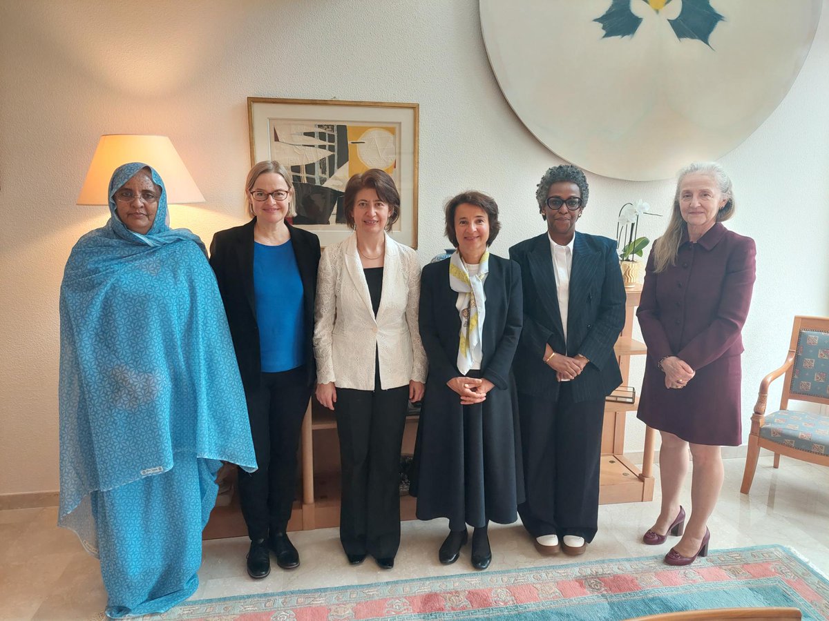 Mois de la #Francophonie🌍
À Genève, rencontre avec les ambassadrices 🇦🇲🇧🇮🇪🇸🇪🇪🇲🇷 engagées pour faire vivre le 🇫🇷dans les forums internationaux
Ces échanges mettent en lumière la diversité et l’engagement des femmes dans la diplomatie tout en renforçant les liens entre États🤝