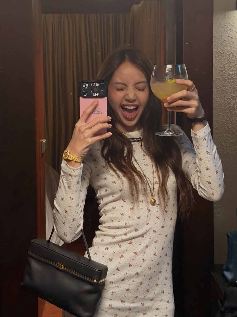 MirrorPics's tweet photo. #Lisa https://t.co/7xGUZA10pv