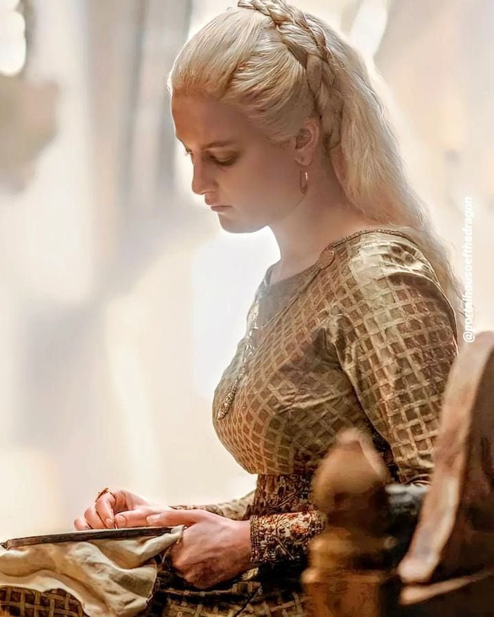 💫Eve Helaena Targaryen👑 tweet media