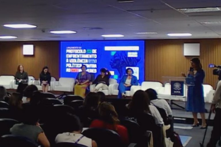 Violência política contra as mulheres: protocolo prevê ações para para proteger vítimas e garantir investigação célere

➡️ Leia a matéria: mpf.mp.br/o-mpf/unidades…