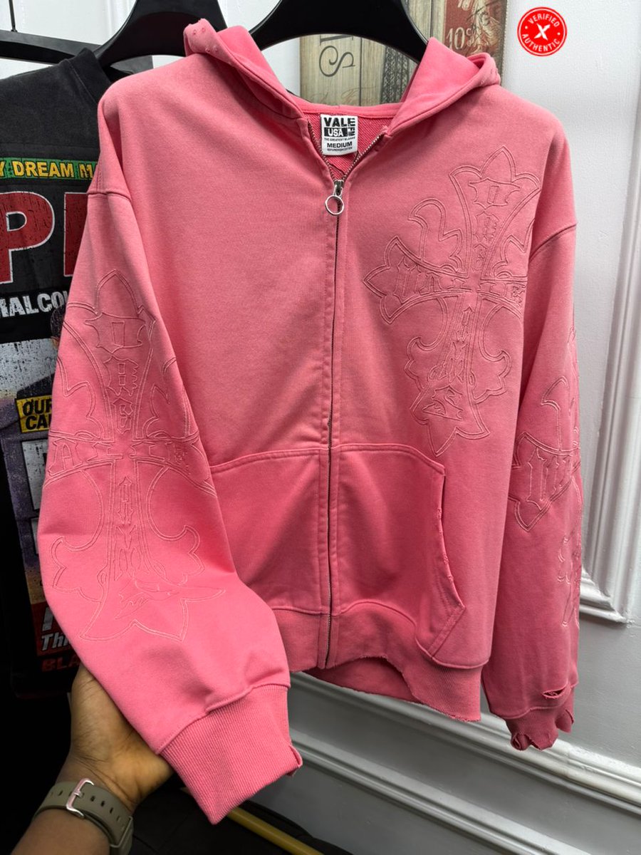 YourWears tweet media