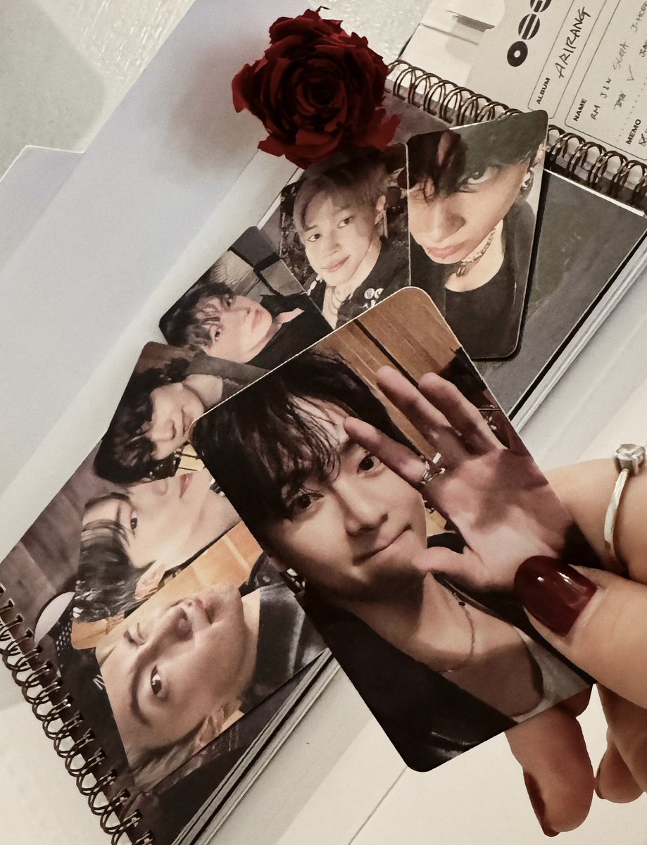 taehyung pretty hands tweet media