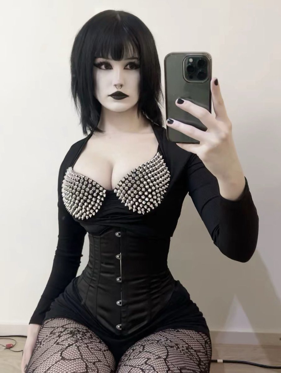 Goth Princess | Findom tweet media