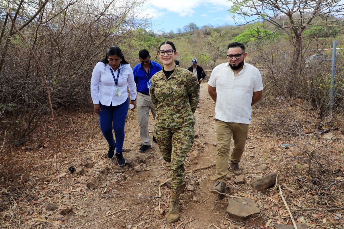 elsalvador's tweet photo. #DePaís «Llegamos a San Salvador, hicimos las gestiones, pedimos autorización al presidente @nayibbukele y él siempre responde sí a la población. Esta mañana traemos esta gran noticia: estamos implementando ya el bachillerato Técnico Productivo en Servicios Turísticos en esta hermosa isla, que va a llevar crecimiento a nuestros alumnos y a islas aledañas», anuncia la ministra de @EducacionSV, @KarlaETrigueros. 

📸Sofía Mazariego/ #DiarioElSalvador