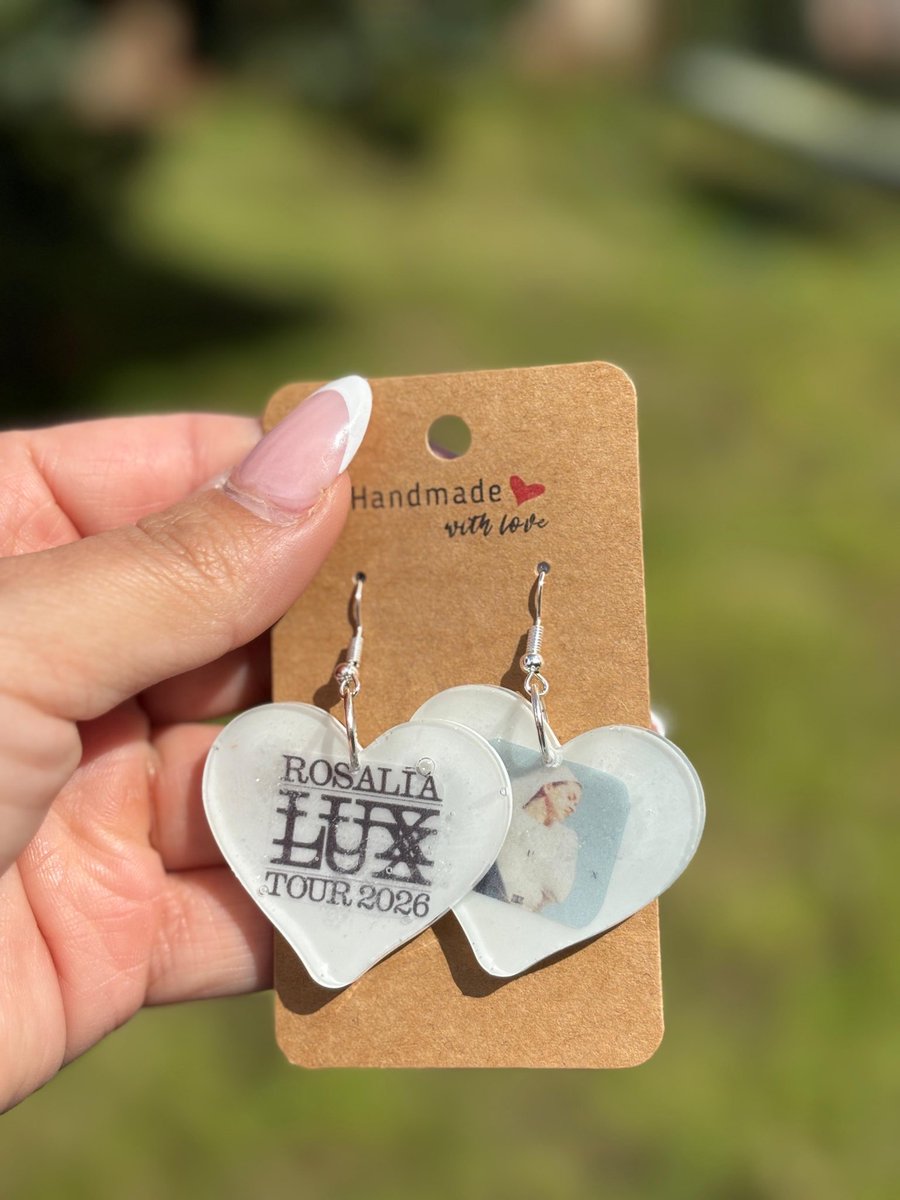 dania_brito's tweet photo. Vendo pendientes de Resina para el sábado 4 de abril Rosalia tour ,Madrid
#Rosalia #RosaliaMadrid #LUXtour
#LUXtour2026 #Rosalialuxtour #LuxTourMadrid https://t.co/hSEXdZZiSu
