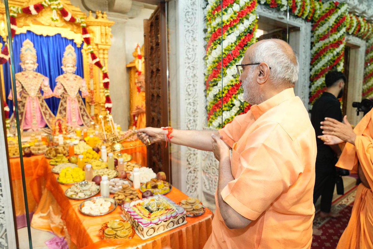 VPIndia's tweet photo. Vice President Shri C. P. Radhakrishnan visited the Swaminarayan Akshardham Temple, New Delhi, today and offered prayers on the auspicious occasion of the birth celebrations of Bhagwan Shri Swaminarayan. https://t.co/hz3z7FuHjA