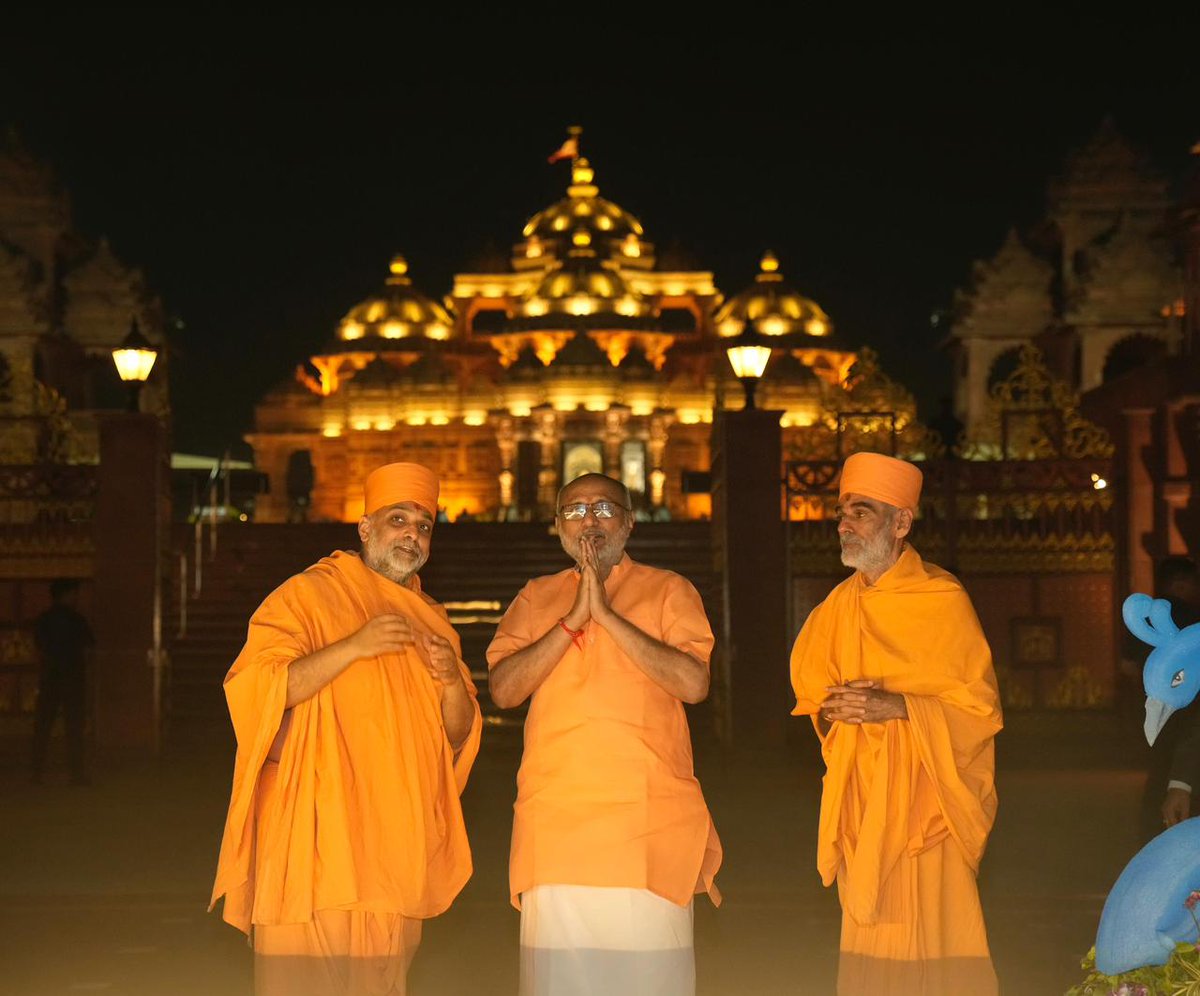 VPIndia's tweet photo. Vice President Shri C. P. Radhakrishnan visited the Swaminarayan Akshardham Temple, New Delhi, today and offered prayers on the auspicious occasion of the birth celebrations of Bhagwan Shri Swaminarayan. https://t.co/hz3z7FuHjA