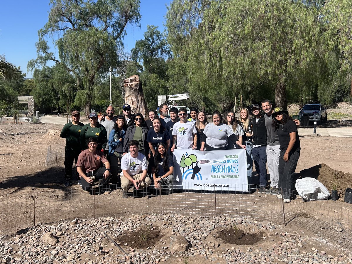 En el Día Mundial del Clima nos sumamos a la plantación de especies nativas en el Ecoparque 🌱

Una actividad realizada por la Dir. de Biodiversidad y Ecoparque <a href="/nachohaudet/">NACHO HAUDET</a>  junto a <a href="/bosques_org_ar/">Bosques Nativos Arg</a> y que contó con la participación de diversas organizaciones.

🌎