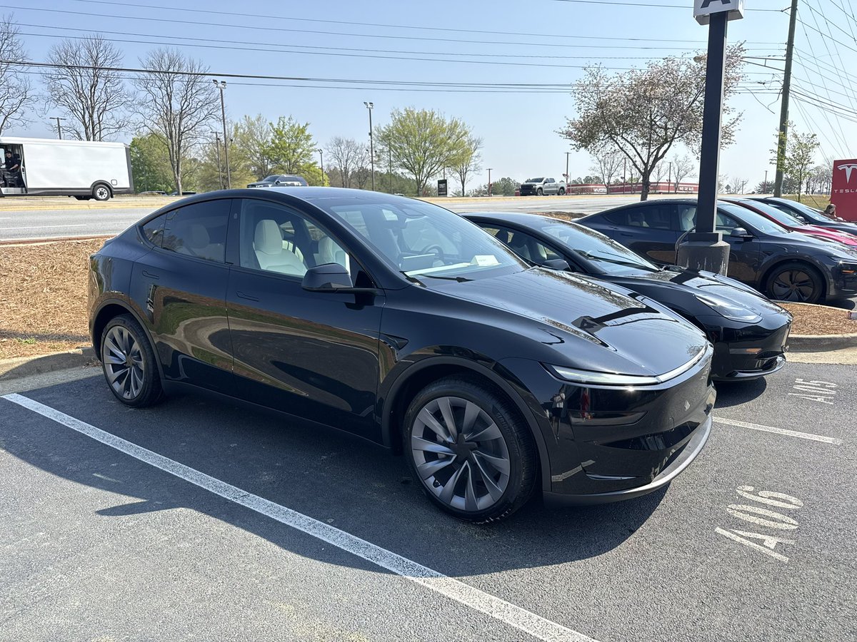 FosterPeters's tweet photo. @elonmusk FSD straight home from the dealership. 🚀 Flawless. https://t.co/jQGrKW7Z3I