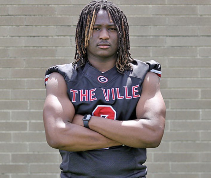 Buckeyebreakdo1's tweet photo. Word has it that Cincere Johnson (5⭐️ #1 LB in 2026) has been bringing the HEAT during spring practice. Will be a very special player for the Buckeyes in a year or two. Wouldn't be shocked if we see him in the rotation as a true freshman. Same high school as Arvell Reese and similar play style as well. Buckeyes got a good one