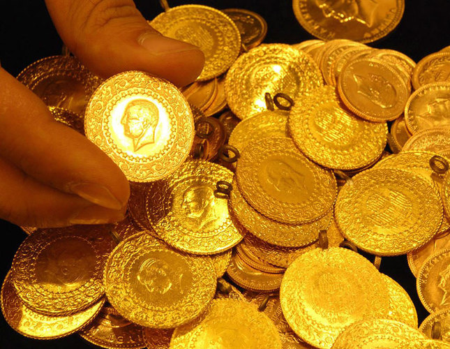 MarioNawfal's tweet photo. 🇮🇷🇹🇷 Turkey’s central bank is now considering selling off its gold to defend the lira.

The Iran war is driving up prices so hard that even Turkey, sitting on $135B in gold, is feeling the pain.

Meanwhile, gold itself has dropped sharply from $5,419 to around $4,380 since the conflict started.

Source: Bloomberg