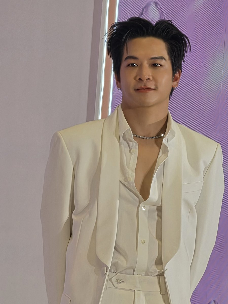 Angacct37's tweet photo. @marchutavuth Brand Ambassador คนแรกของ Collaju,,, หล่อใสออร่าพุ่ง ดูแลตัวเองให้ดีคุณก็จะดูแลคนอื่นได้ดีเช่นกัน... คนอะไรเข้าป่าแต่ยังดูดีมากเวอร์ 💙💙💙 #Collaju1stpresenterxMarchu
#COLLAJUXMARCHU
#marchutavuth https://t.co/dDAqd2Ja1d