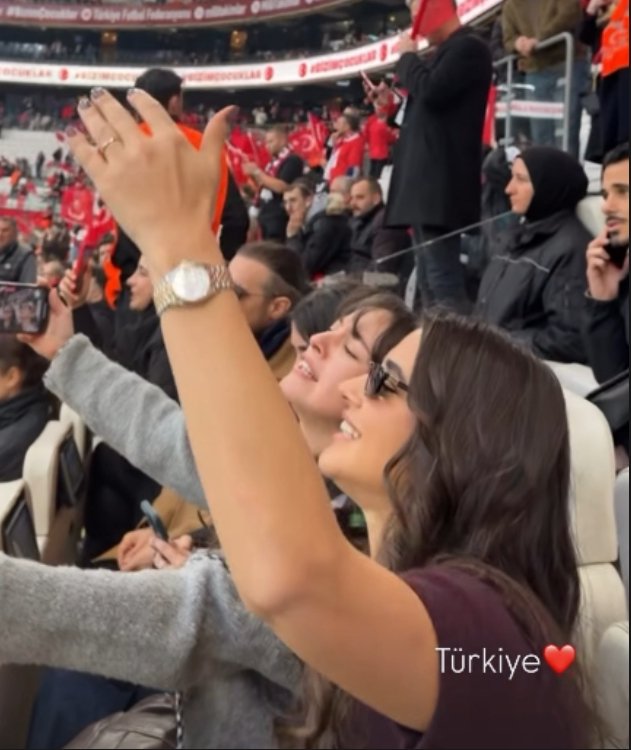 karacivcivimm's tweet photo. Ahhahahajshsh çok iyiler ya 😂
#haznaz https://t.co/bCx84fNCFg