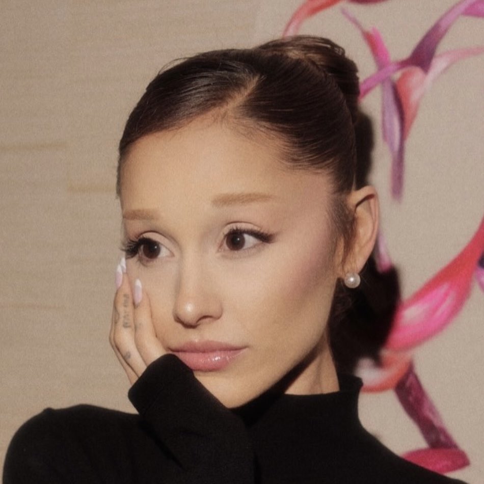 Ariana Grande Arabia tweet media