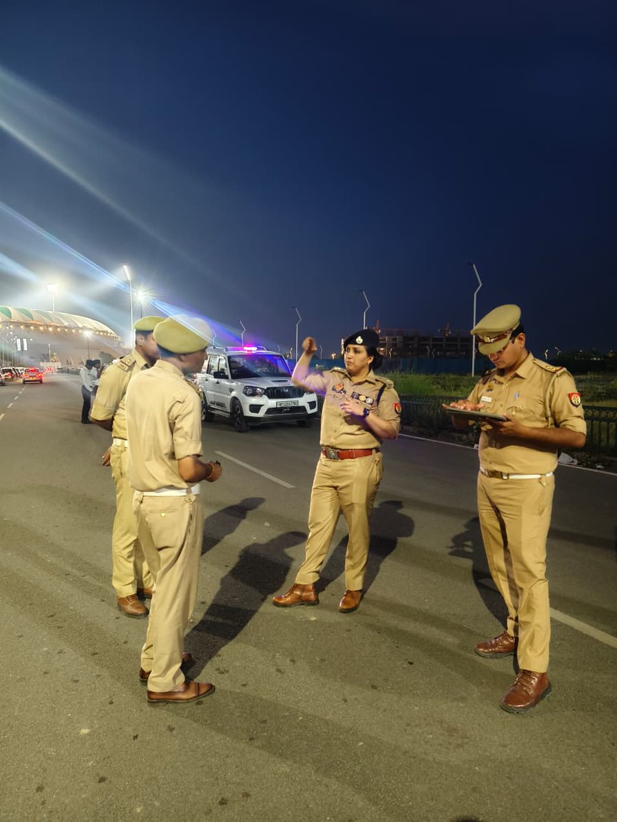 LUCKNOW TRAFFIC POLICE tweet media