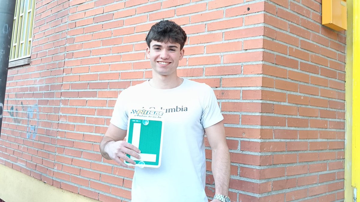 APitLane's tweet photo. Enhorabuena a Yoel, Israel y Laura...  👏👏👏🎉🎉
Los 3️⃣aptos en el examen práctico de coche 🚗 de ayer.
¡Muchísimas felicidades! Ahora toca disfrutar del volante… pero siempre con cabeza. 👌
#AutoescuelaPitLane #Autoescuela #ElBoalo #permisob #carnédeconducir #carnédecoche https://t.co/oH5PpFWoDK