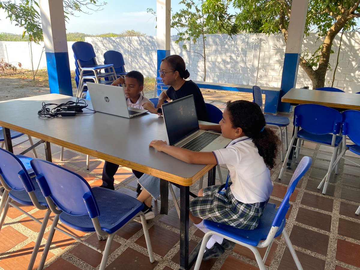 blisneida tweet media